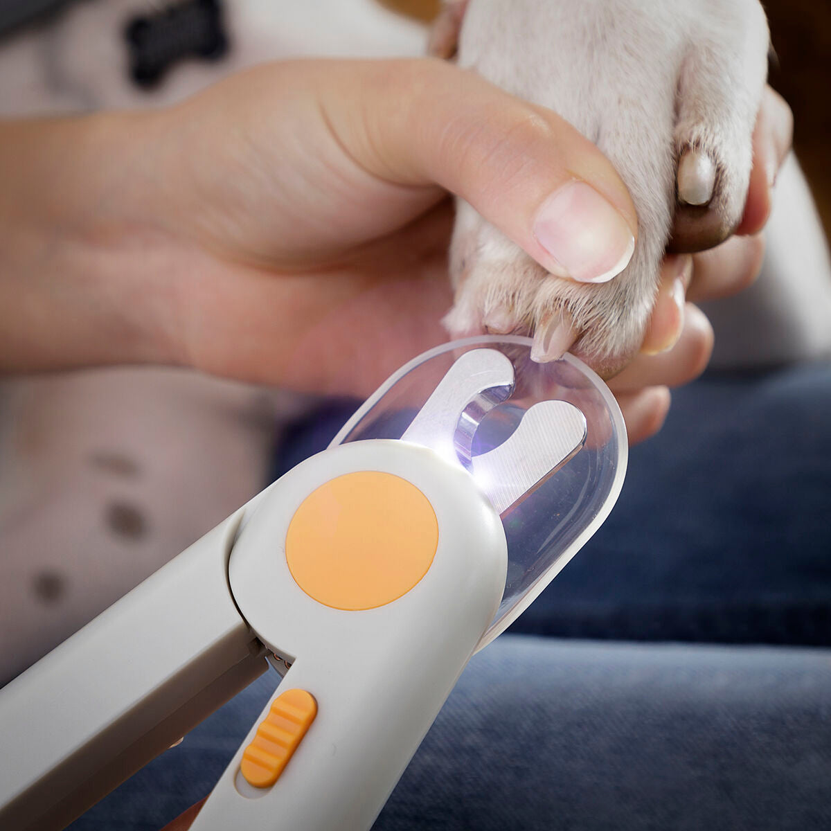 Corta-unhas com LED